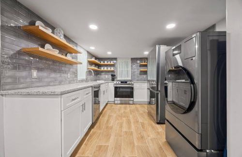 Church Street House | Chic 2BR Downstairs Unit - Fenced Yard Grant Park