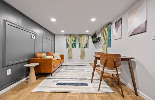 Church Street House | Chic 2BR Downstairs Unit - Fenced Yard Grant Park