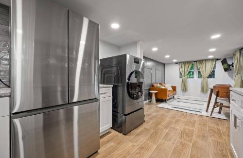 Church Street House | Chic 2BR Downstairs Unit - Fenced Yard Grant Park