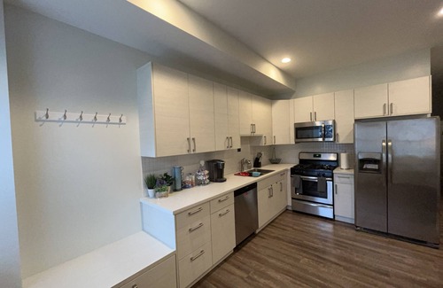 North Lawndale Apartment | Chic 2BR Haven: Minutes from Downtown & Medical District