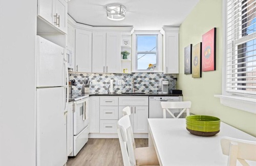 Ventnor City Apartment | Chic 2BR Private Balcony Beach Gear Included!