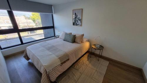 Apoquindo Apartment | Chic 2BR Retreat for 5 in Vibrant Las Condes Oasis