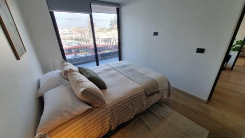 Apoquindo Apartment | Chic 2BR Retreat for 5 in Vibrant Las Condes