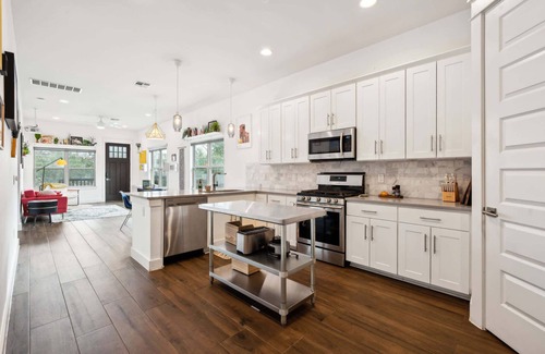 Chestnut House | Chic 3 BDR for 5, Minutes From Downtown Austin!