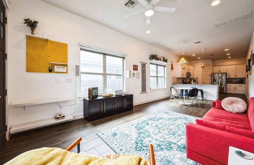 Chestnut House | Chic 3 BDR for 5, Minutes From Downtown Austin!