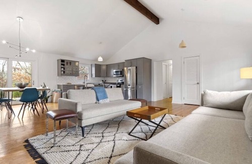 Northwest Harbor House | Chic 3 Bed Cottage w/Heated Pool, 5 Mins from Town