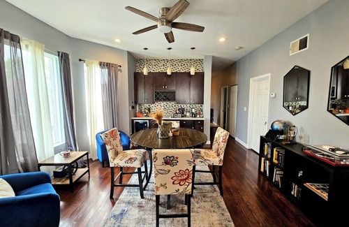 South Shore Apartment | Chic 3-bedroom corporate apartment with WiFi, AC in lovely Chicago.