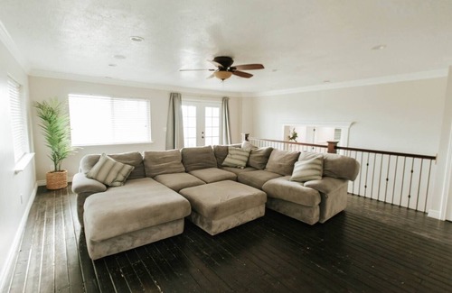 Lakeview House | Chic 3-BR Retreat: Your Home Away