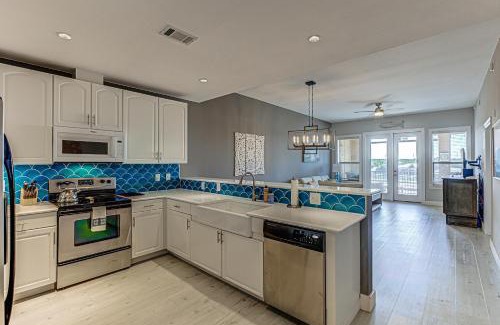 Horseshoe Bay House | Chic 3BDR for 6 with Pool & Hot Tub Overlooks Marina