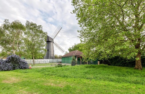 Brixton Hill House | Chic 3Bed House w/Terrace in Brixton