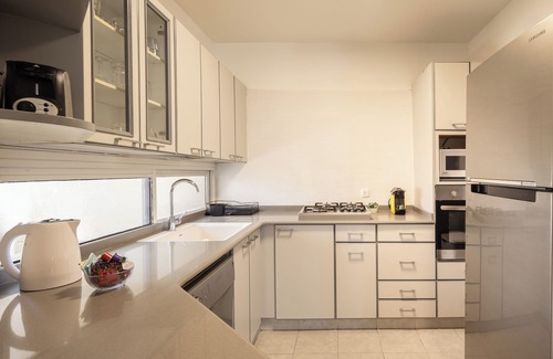 Kerem HaTeimanim Apartment | Chic 3BR Apt on the Beach by Sea N' Rent