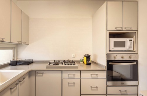 Kerem HaTeimanim Apartment | Chic 3BR Apt on the Beach by Sea N' Rent