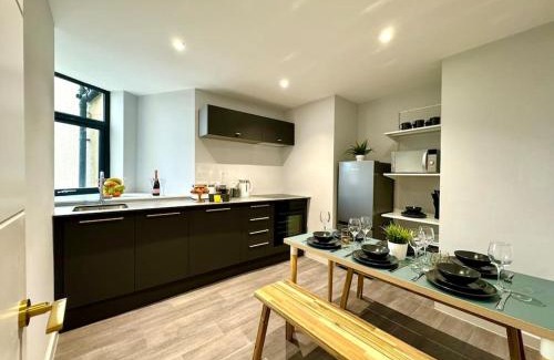 Westbourne Apartment | Chic 3BR Bournemouth Apt - Near Beach & Shops!