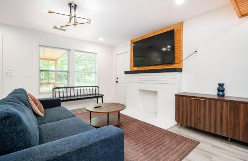 Church Street House | Chic 3BR Bungalow with Screened Porch & Patios