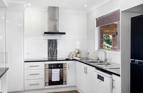 Rochedale South House | Chic 3BR Home with Pool in Rochedale South