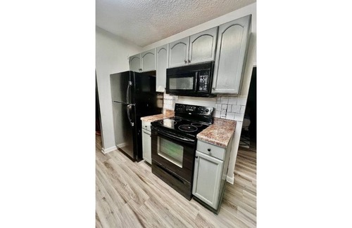 Midtown House | Chic 3BR Home w/King Beds | 12 MINS to Downtown!