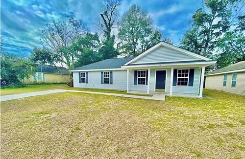 Midtown House | Chic 3BR Home w/King Beds | 12 MINS to Downtown!