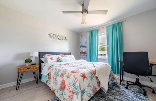 Lakeland House | Chic 3BR Lakeland Home Fenced Yard Sleeps 11