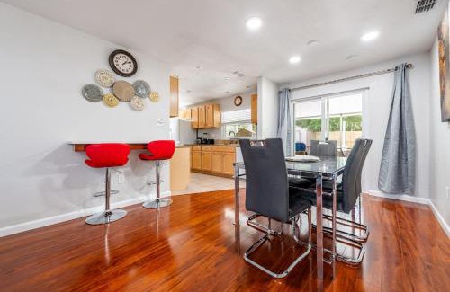 Lakeland House | Chic 3BR Lakeland Home Fenced Yard Sleeps 11