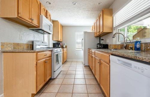 Lakeland House | Chic 3BR Lakeland Home Fenced Yard Sleeps 11