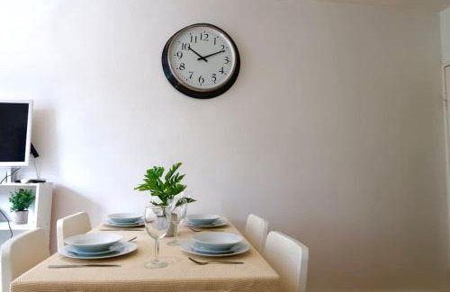 Bunhill Apartment | Chic 4-Bed apartment in London w balcony and walking distance to tube