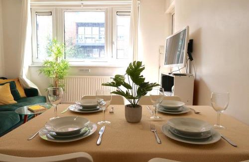 Bunhill Apartment | Chic 4-Bed apartment in London w balcony and walking distance to tube