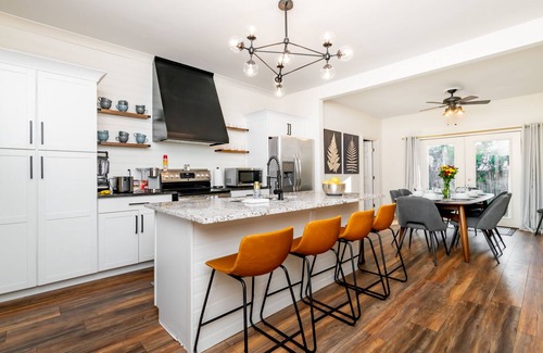 Highlands Douglass House | Chic 4BR Farmhouse Near Historic Bardstown Road