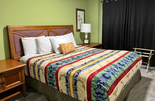 Cordova House | Chic 6 King beds and more, Cordova Near Shopping