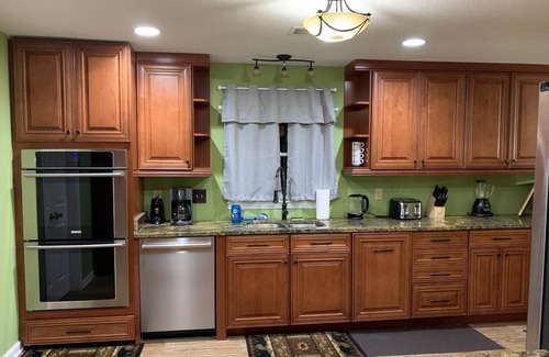 Cordova House | Chic 6 King beds and more, Cordova Near Shopping