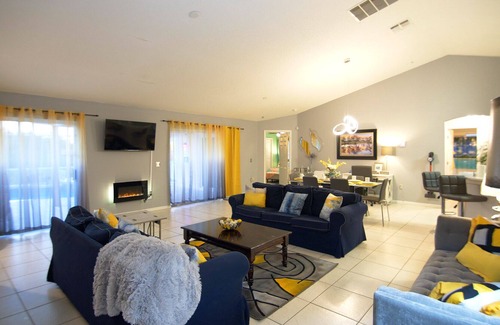 Thousand Oaks House | Chic 6bdrm sunny home w saltwater pool &sp
