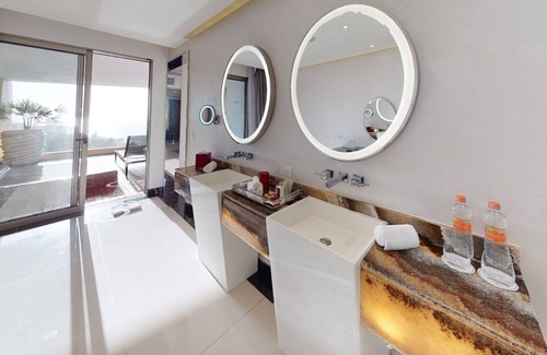 South Shore Hotel Area Hotel | ✩ Chic Adult Studio ✩ 30 Mins to Airport ✩