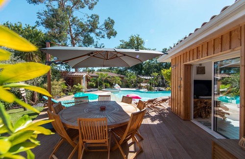 Ares Villa | Chic and cosy, lagoon pool villa with jacuzzi