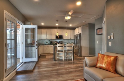 Mount Helix House | Chic and Cozy Luxury Private Guest House