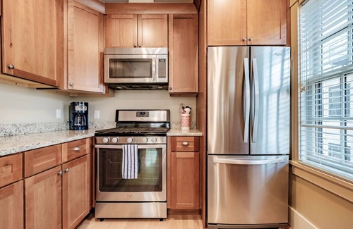 West End Condo | Chic and Historic West Ender