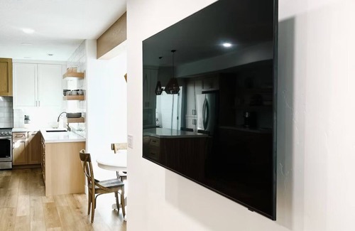Riverton House | Chic and modern 1-bedroom house in amazing South Jordan with AC WiFi