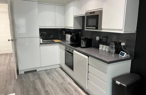 Stone Apartment | Chic and Modern Flat: Perfect for Exploring Kent!