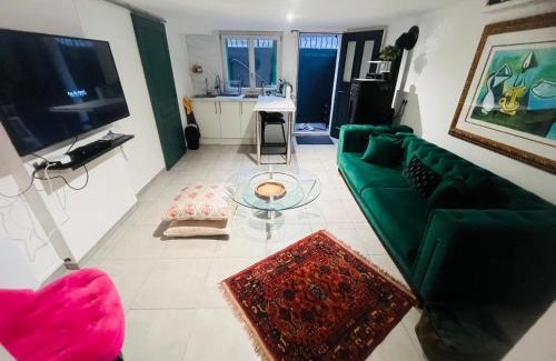 Tremblay-en-France Apartment | Chic and Peaceful apartment Roissy Charles de Gaulle Airport 15mins-Parc des Expositions Villepinte 10mins- Disneyland 30mins