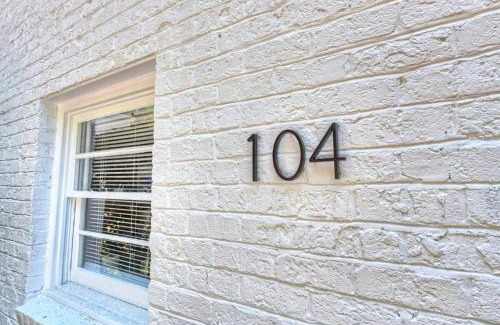 Cherry House | Chic and Relaxing 1BR in the Heart of Myers Park