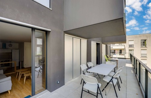 Palaiseau Apartment | Chic and spacious apart southern Paris