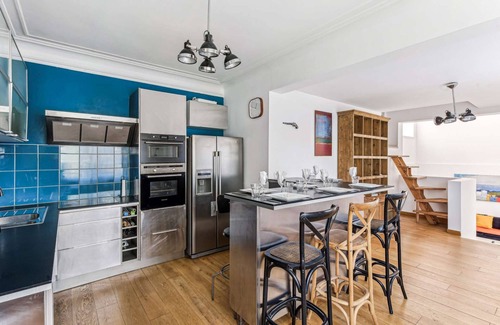 Asnieres-sur-Seine Villa | Chic and spacious house near Paris