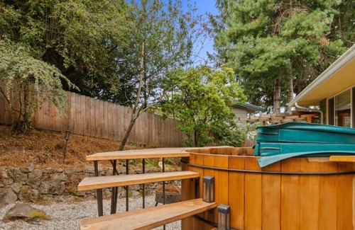 Mill Park House | Chic and Stunning Southeast Sanctuary w/ hot tub!