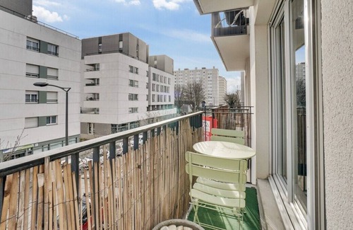 Orly Apartment | Chic Apart With Terrace and Parking