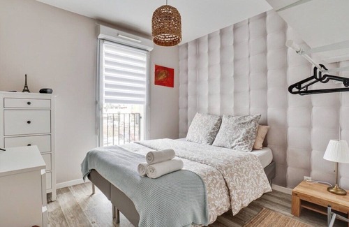 Orly Apartment | Chic Apart With Terrace and Parking