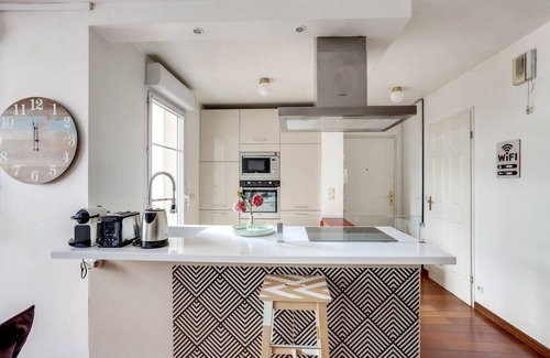 Bobigny Apartment | Chic Apart With Terrace and Parking