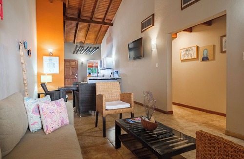 Washington Apartment | Chic Apartment in Aruba with Balcony!