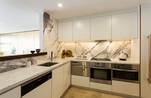 Clovelly Apartment | Chic apartment waterfront access