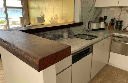 Clovelly Apartment | Chic apartment waterfront access