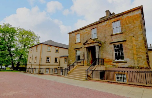 Uphall Apartment | Chic Apartment with Deer Park Golf Course Views