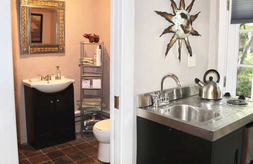 Candler Park Cottage | Chic Art Cottage in Historic Candler Park - Near Mulberry Fields, Close to City Buzz