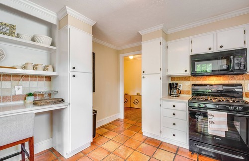 Westside House | Chic Atlanta Retreat w/Patio & Outdoor Dining!